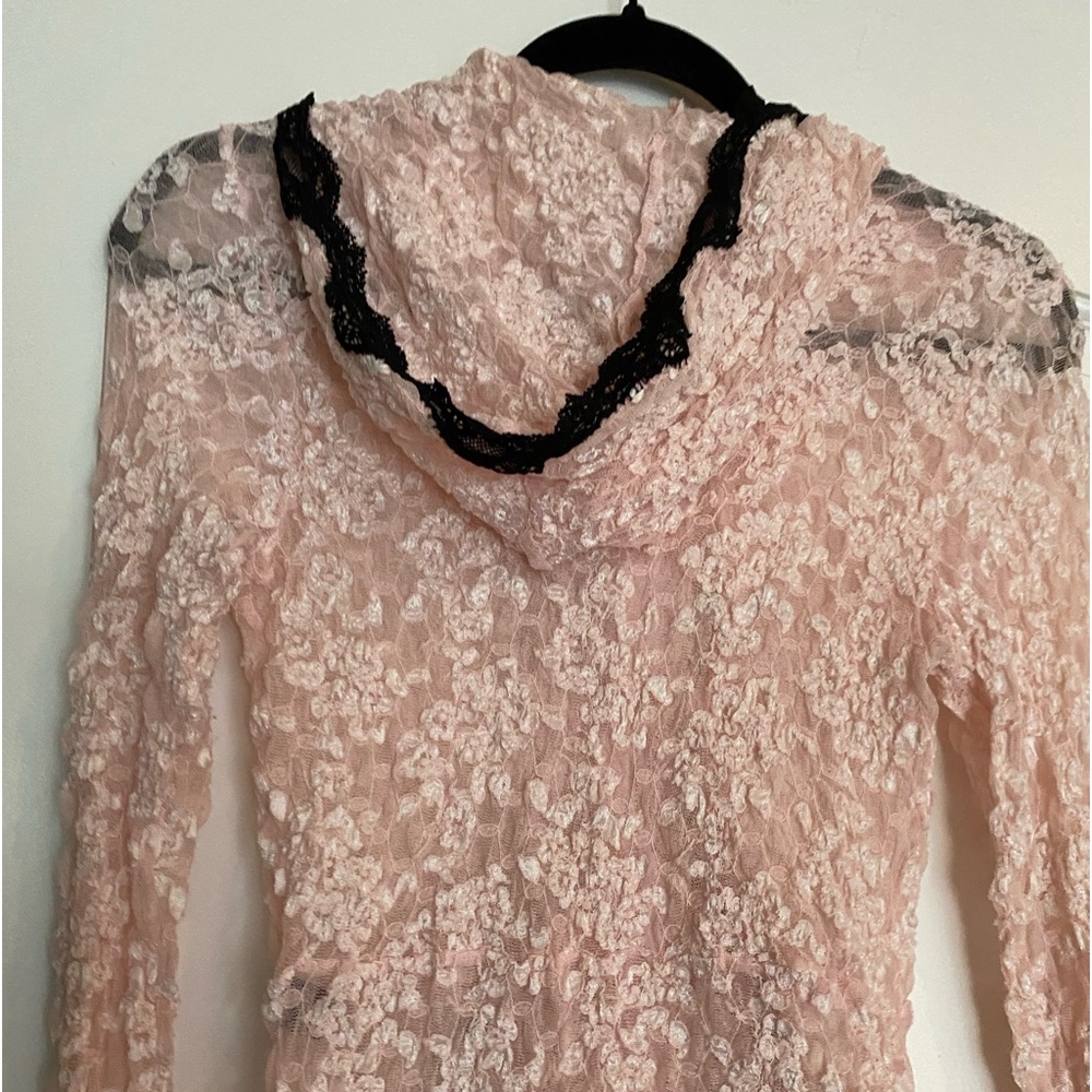 Really cute Ann Ferriday top with rhinestone zipper and black lace
